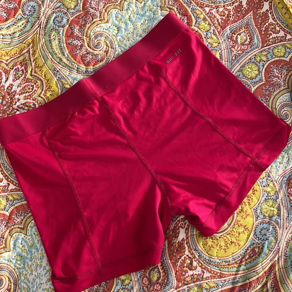 Nike Pro pink sliders - Picture 2 of 6